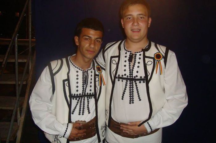 1383741_1424871044391981_1263211096_n - COSTUMUL POPULAR ROMANESC DIN DIFERITE ZONE
