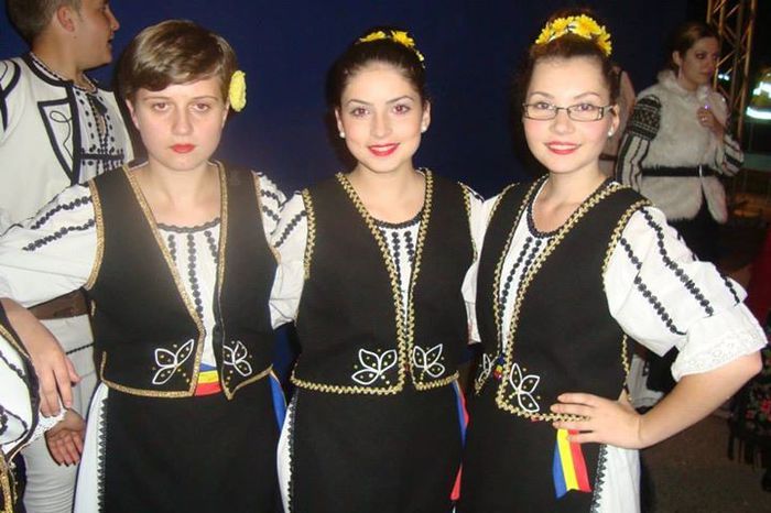1374784_1424871061058646_214565049_n - COSTUMUL POPULAR ROMANESC DIN DIFERITE ZONE