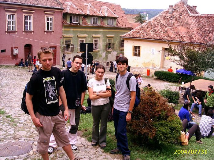 Andreea intr-un grup, Sighisoara martie 2004 - 1 C2