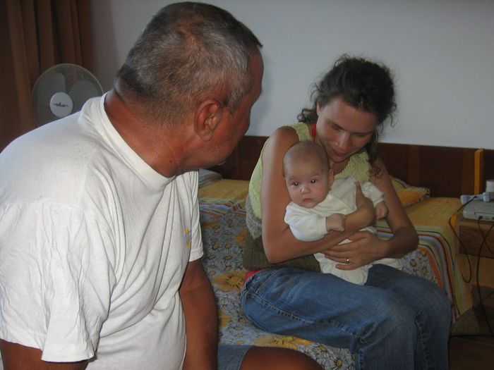 Bunicul, Karola, Andreea (Saturn 2009) - 1 C4