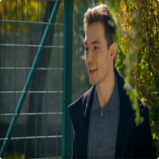 Tu eşti fratele Ancăi ? #andrei. Şi tu bănuiesc că eşti verişoara frumoasă? #ioana.