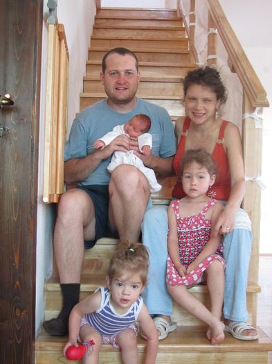 Familia Koncz, in sfarsit, in noua casa, mai 2013