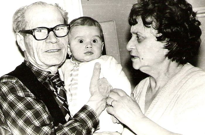 Cu bunicii, Constantin si Elena Zainescu, Bucuresti, febr.1979 - 1 C1