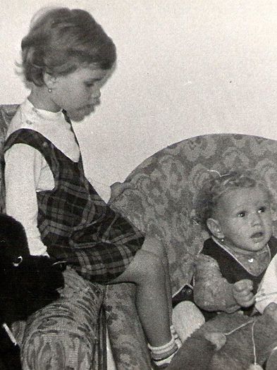 Cu sora ei, Veronica, Iasi oct. 1981