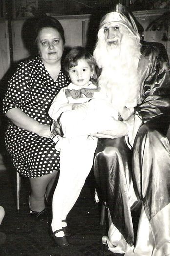Cu educatoarea si Mos Craciun (Gerila), Iasi dec. 1981
