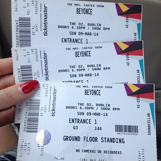 Elena a primit cadou de 8 Martie de la Cornel , bilete la concertul lui Beyonce.