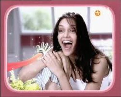 70 - ALEGE-TI-VA 5 POZE LIBERE CU DEEPIKA PADUKONE