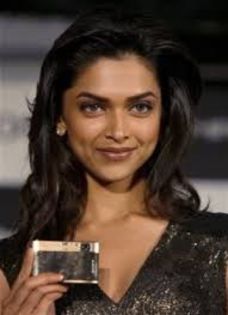 169 - ALEGE-TI-VA 5 POZE LIBERE CU DEEPIKA PADUKONE