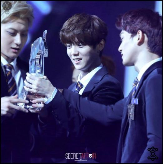 .Han| ..Nu suntem la piata sa negociem..dar. :-" Paa. :-h :)) #X.