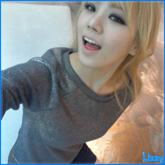 ↘. Luhanee.. nu esti in stare sa faci nimic ca lumea :-w.. :)) Hey Hye :-h