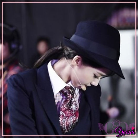 ^^.. Cu placere. :3 ..Hei blondo. :) :))