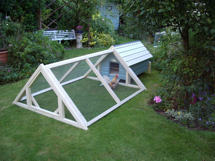 Chicken_coop_with_run_attached