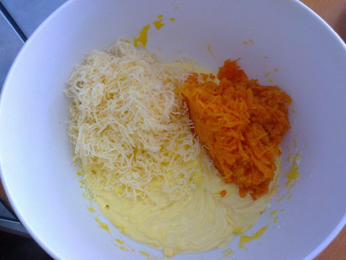Aperitiv cu mazare - 5; Umplutura: maioneza+smantana, morcovi fierti rasi+cascaval ras

