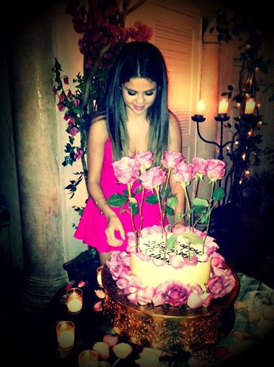 selena-gomez-celebrates-20th-birthday-with-justin-bieber - 00-Totul despre Selena Gomez-00