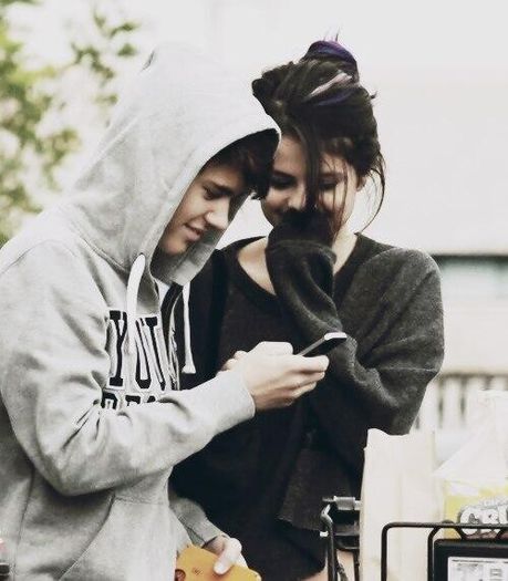 377023-jelena-couple-selena-gomez-justin-bieber-break-up-again - Selena Gomez and Justin Bieber