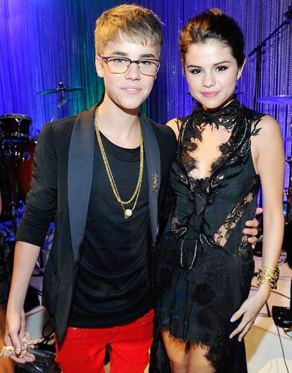 1352661616_selena-gomez-justin-bieber-g - Selena Gomez and Justin Bieber