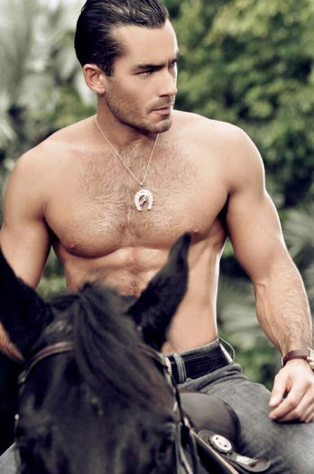  - Aaron Diaz