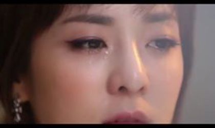 dara cry comeback home - 2NE1 Momente triste