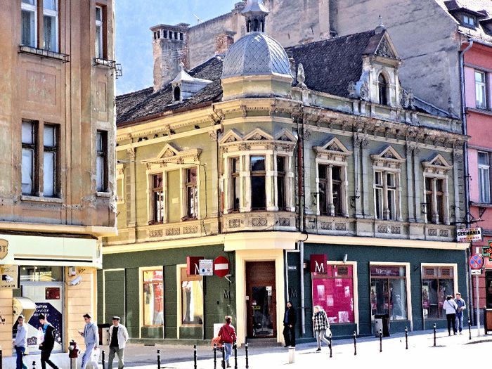 Case vechi pe Muresenilor ...