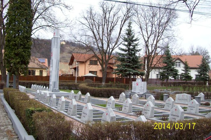 100_4722 - restaurarea monumentelor din cimitirul eroilor sovietici