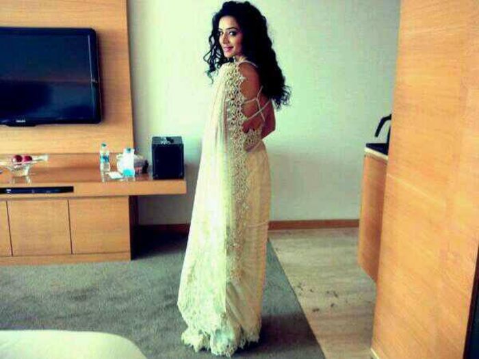 988781_668974536480415_205698272_n