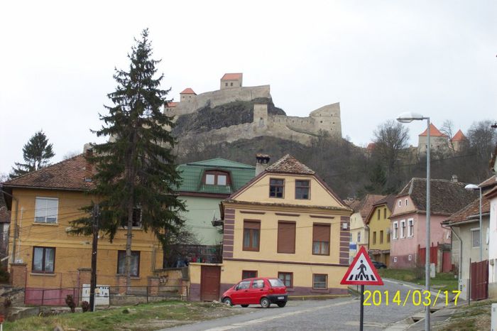 100_4703 - CETATEA TARANEASCA DIN RUPEA BRASOV