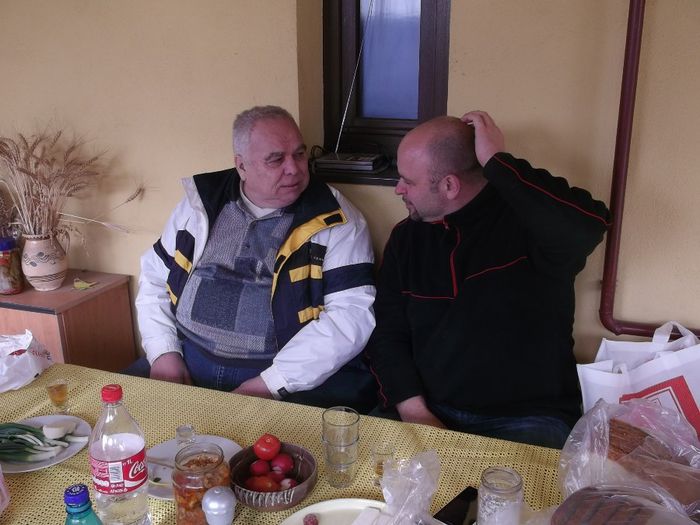 DOI SEFI DE " STANA " - FERMA ANDRE  SI  NIK PUIUT