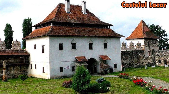 103. Castelul Lazar - Intrarea principala in fortareata