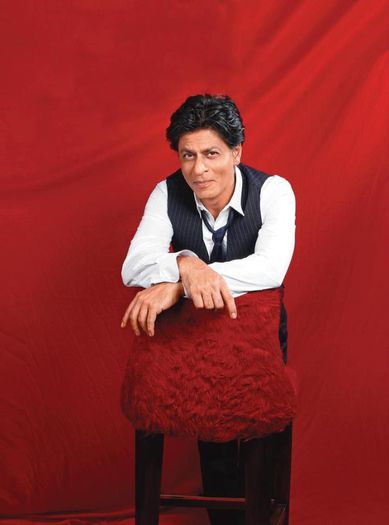 srk-cute-smiling-look-during-khaleej-times-weekend-magazine-interview-20th-september