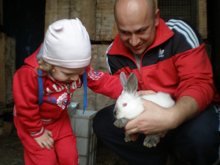 O "femeluta" de 32 de luni si una de 7 saptamani...