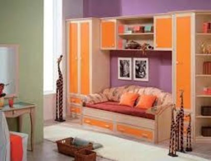 In camera maria isi facea bagajele apoi au plecat