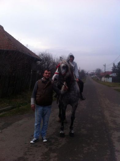 Eu eram calaretul,nu ma vad prea bine dar merge; nu mai detin iapa
