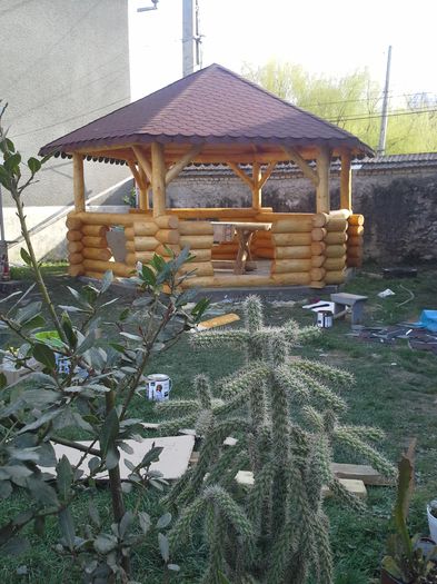 filigorie lemn rotund; Filigorie hexagon lemn rotund lambriu si sindrila bituminoasa
