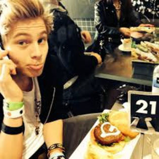  - Luke Hemmings