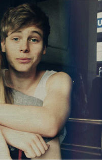  - Luke Hemmings