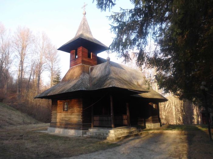 biserica de la cimitir - Manastirea Sihastria jud Neamt