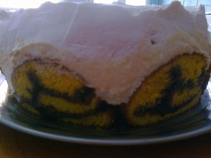 Tort cu rulada de vanilie, crema vanilie-cocos, crema caramel si frisca - 1