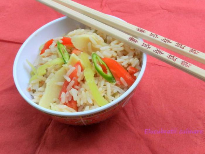 Felul principal : Salată de orez brun cu legume