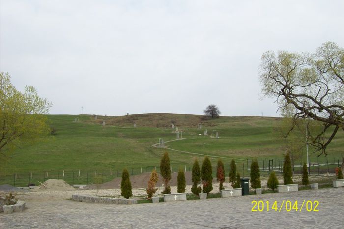 Drumul crucii spre Golgota,cu cele 14 opriri sub povara crucii a Mantuitorului(reconstituire); La Sf.Manastire de la Bunesti,ce poarta hramul Sf. Mare Mucenic Gheorghe(23 aprilie )s-a reconstituit muntele Golgota in varful dealului s-a instalat o cruce,iar pe traseul denumit Drumul Crucii (Via 
