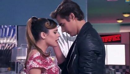 apoi se uita la buzele ei, dar se abtinu sa n-o sarute