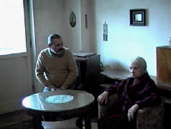 In vizita la mama, octombrie 2001; Iasi, str. Anastasie Panu
