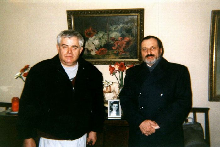 Cu Dinu Naescu, la inmormantarea mamei sale; Bucuresti, aprilie 2003
