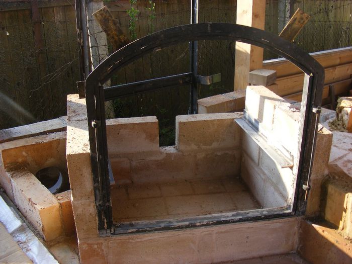 Se fixeaza usa de la gril - cuptor paine - gratar de gradina - plita pe  lemne - afumatoare la curte - arhivarul