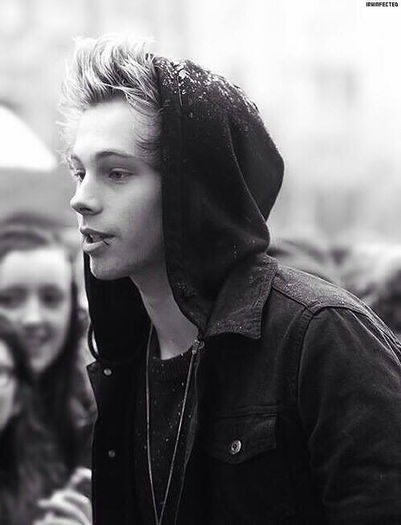  - Luke Hemmings