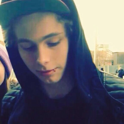  - Luke Hemmings