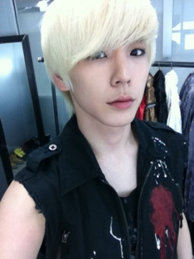 Kim Himchan 19.04.1990 - Sarabatoriti Luni Aprilie