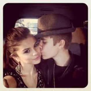 D:Ma bucur ca esti de acord cu mine (kiss pe obraz) - A teenage love movie starts