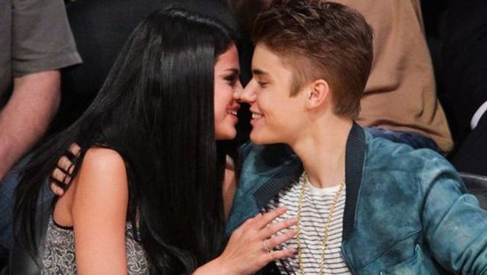 (se apropie  de el) - A teenage love movie starts