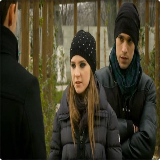 ( se apropie de Anca, dar nu îi spune nimic. ) Poate s-a întâmplat ceva cu părinţii ei. #all.