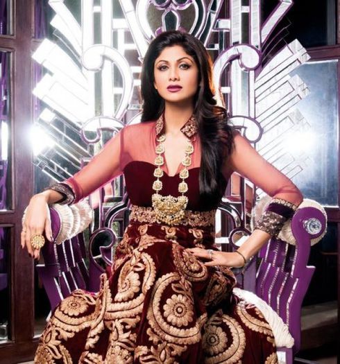 shilpa-shetty-photoshoot-for-hi-blitz-magazine-january-2014-4